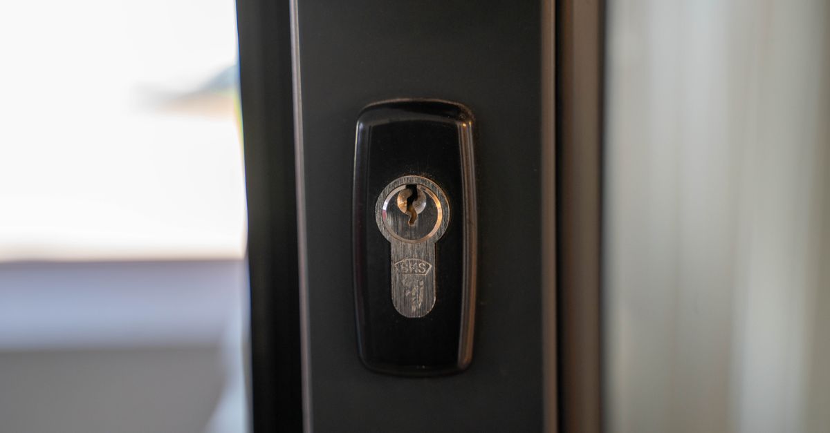 locksmith service technician — Cicero Locksmith